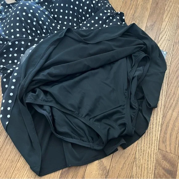 St. John’s Bay Slender One Piece Swim Dress Polka Dot Size 20W - Picture 4 of 5